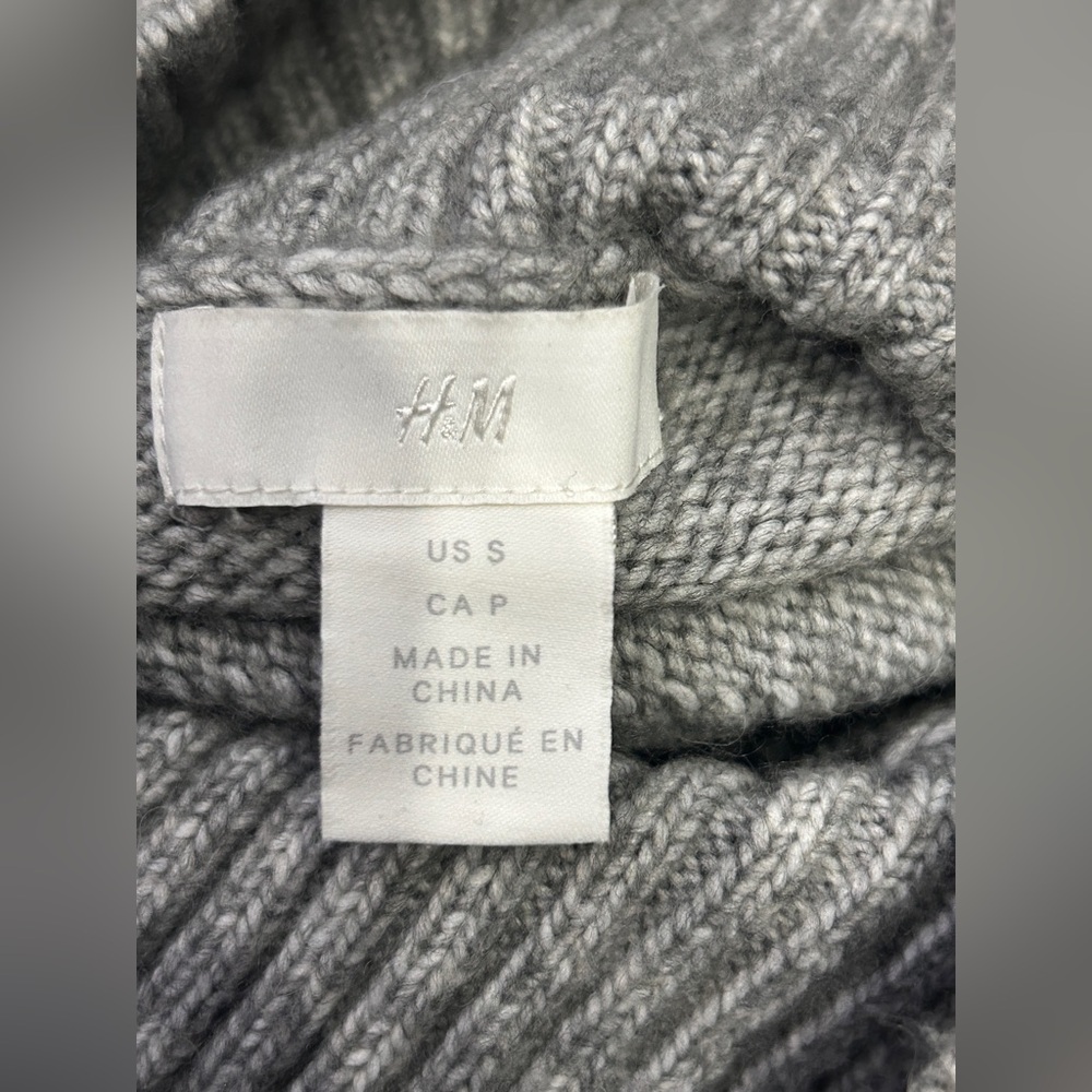 H&M Sweater - Picture 2 of 8